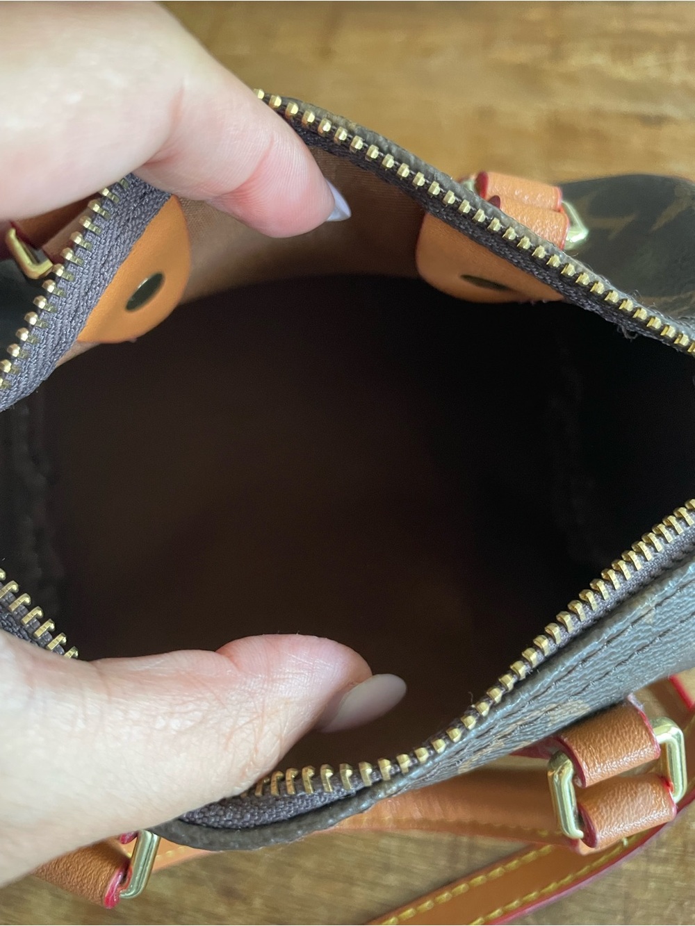 LOUIS VUITTON Monogram Speedy Nano - Picture 9 of 11